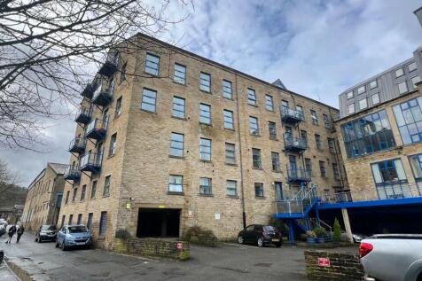 Sowerby Bridge, HX6 - property photo
