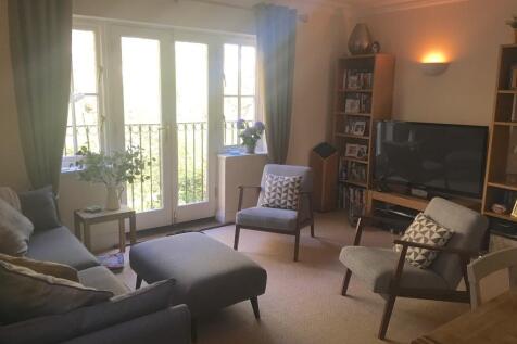Juniper Court, Bolnore RH16 photo 3
