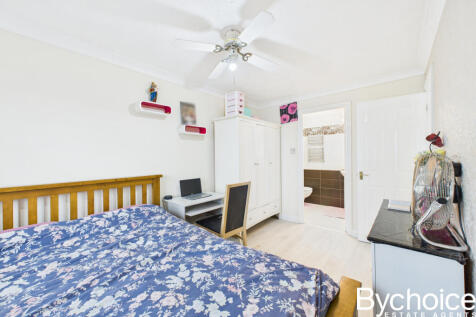 CAM05454G0-PR0063-STILL015