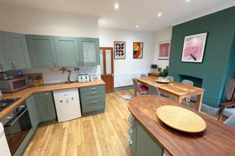 Kitchen_Dining room (1).jpg