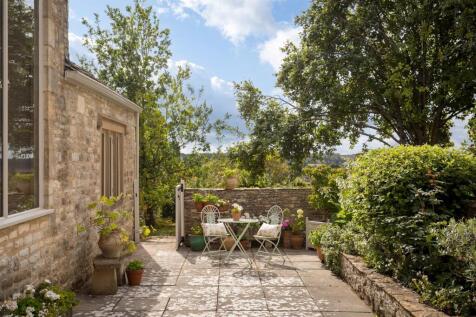 37 - High Barn - GL6 0QA - Web.jpg