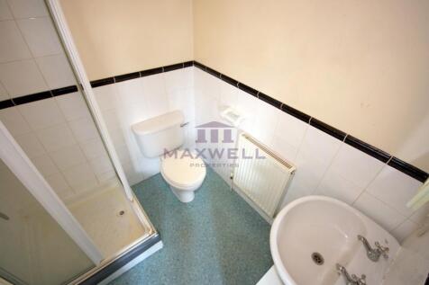 3 bed 2 bath house for rent in Forest Gate E7.