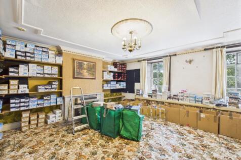 CAM04201G0-PR0094-STILL006