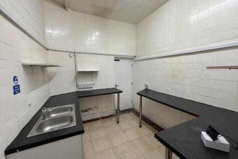 Retail Property (high street) to rent Image 3
