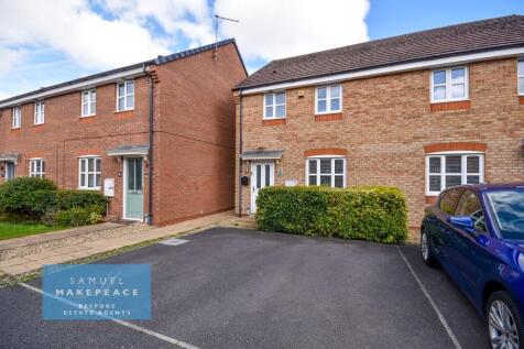 Three Bedroom Semi Detached Property with Modern 