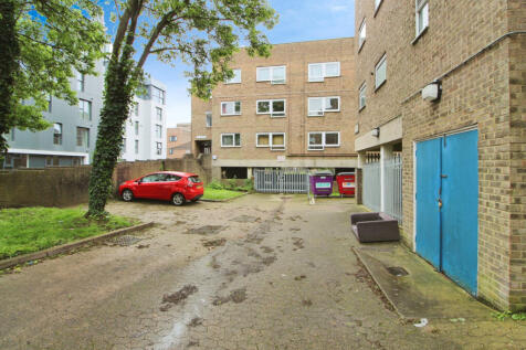One Bedroom 2nd Floor Flat To Rent