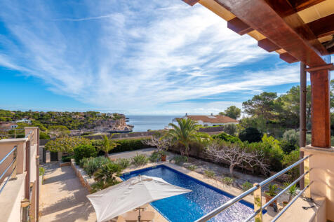 View across the pool to the sea 