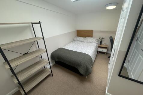 5 Bed House // Lincoln Bishop // Aug 2026 photo 3