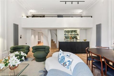 Kitchen / Reception
