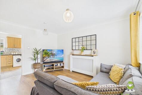 EweMove Estate Agents Basingstoke - Gloucester Dri
