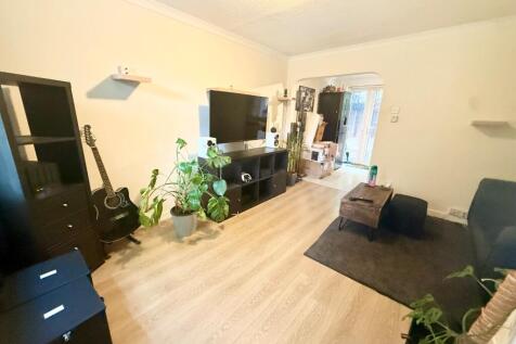 Elmore Court, Nottingham, Nottinghamshire, NG7 4BE photo 3
