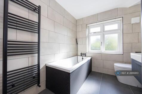 Beresford Crescent, Newcastle-Under-Lyme, ST5 photo 5