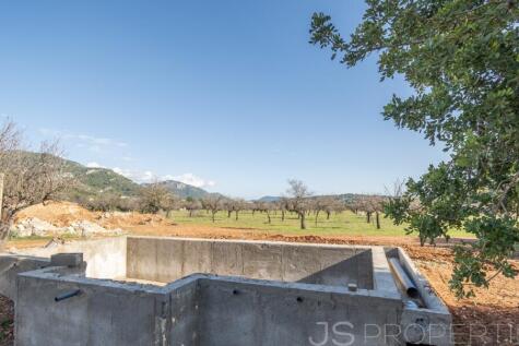 NEWLY BUILT MODERN VILLA IN UNIQUE LOCATION OF SELVA 