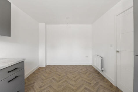 Leaf Living at Great Oldbury, Stonehouse, GL10 photo 4