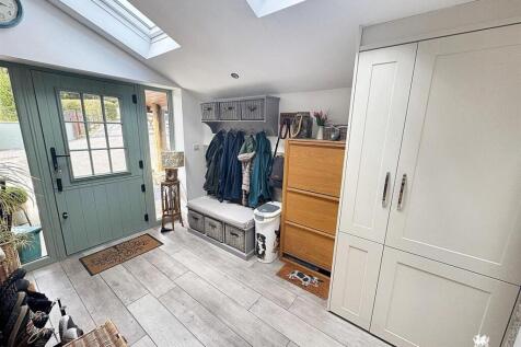 WhatsApp Image 2025-09-29 at 11.28.11 (1).jpg