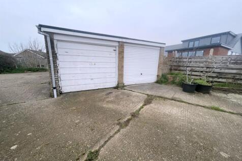 Garage in block at r