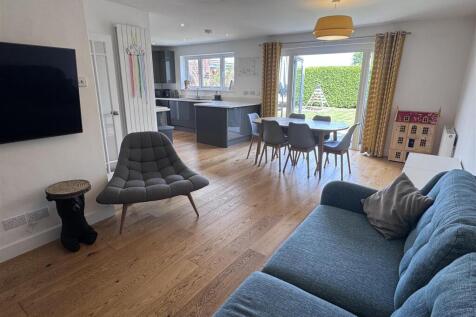Sitting area into dining room.JPG