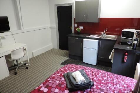 Modern studio with integrated kitchen and desk...