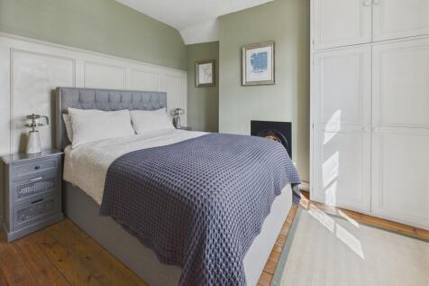 CAM04273G0-PR0157...