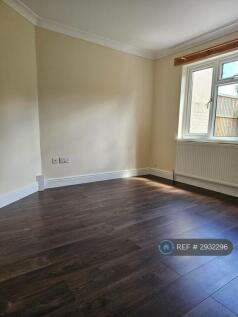 Ivy Crescent, Slough, SL1 photo 5