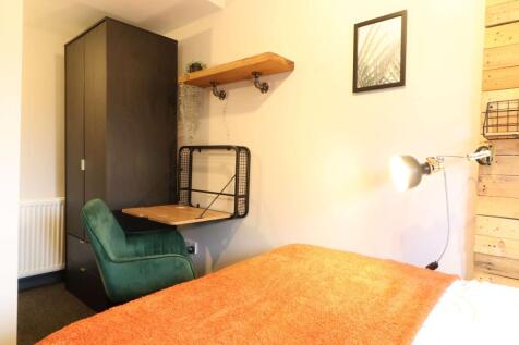 55 Stanway Room 4 1.JPG