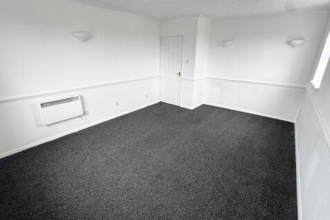 Hillwood Grove, Wickford photo 3