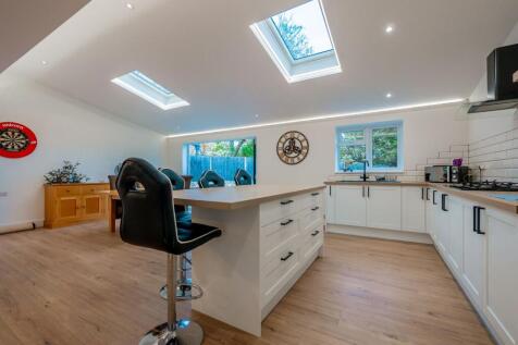 Kitchen/Dining c