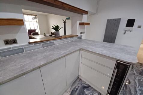 Wetherby Road, Leeds, West Yorkshire, LS17 photo 5