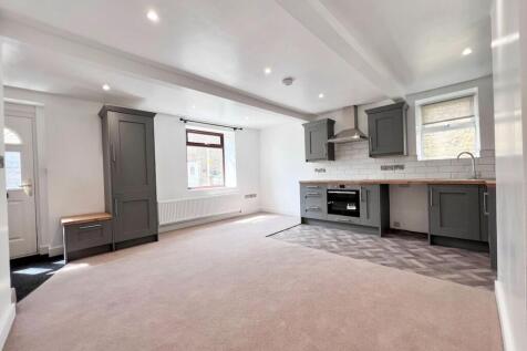 Shop Lane, Huddersfield, HD5 photo 3