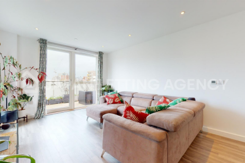 Livingroom1-1_Watermarked.png