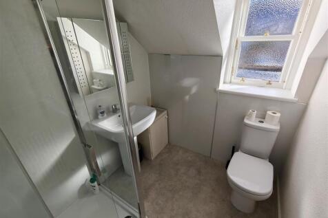 13_bathroom.jpg