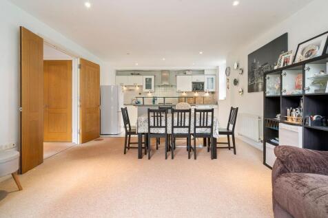 Hightrees, Queensmere Road, SW19 photo 3
