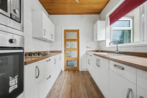Kitchen 1_2.jpeg