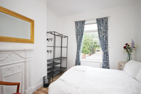141vicbedroom1.JPG