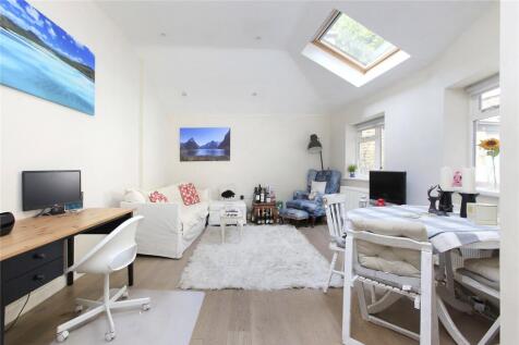property in Old Town, 
Clapham Common, SW4