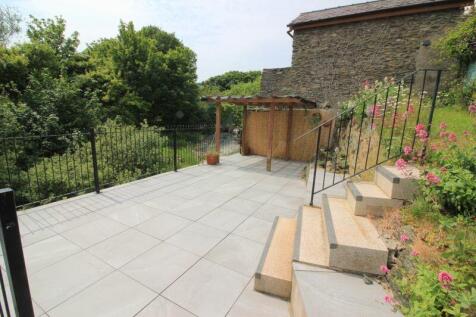 rear patio garden to pergola