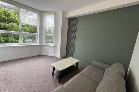 2 bed flat to rent Anson Road, Manchester M14