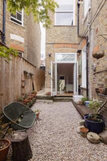 Chadwick Road, E11