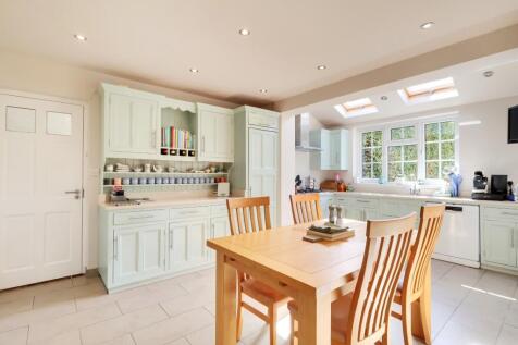 KITCHEN/BREAKFAST