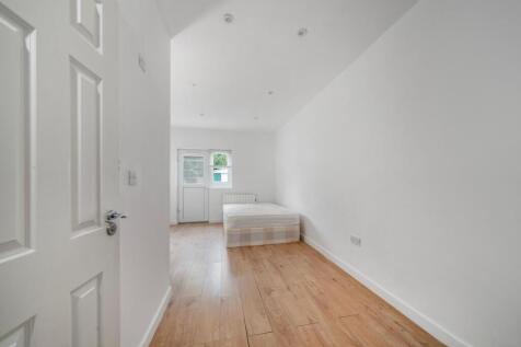 Studio Room