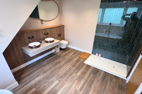 Master Bedroom En-suite