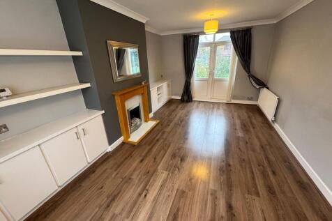 3 bed semi-detached house to rent Windsor Road, D