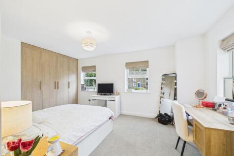 CAM02093G0-PR0051-STILL008