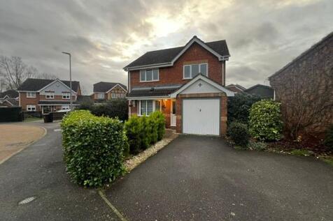 3-bed house on Gorse Close, Scarning, Dereham, £1,300/mo