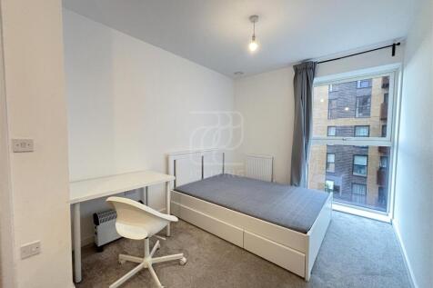 Tabbard Apartments, East Acton Lane photo 4