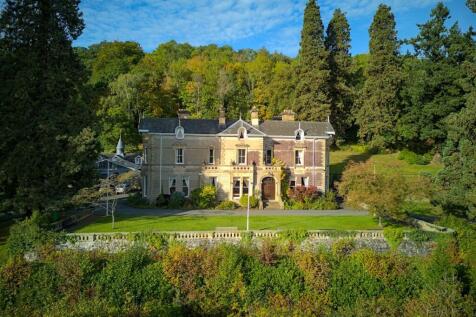 The stunning front elevation