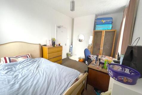20, Highnam Crescent Road, Sheffield, S10 photo 3