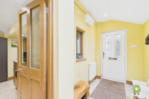 EweMove Estate Agents Basingstoke - Dursley Cottag