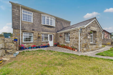 3 Bedroom Detached House for Sale with Sea Views