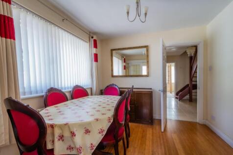 Brookside Crescent, Caerphilly photo 4